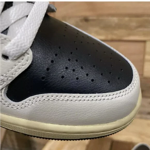 New Women's 9 / Men's 7.5 Nike Air Jordan 1 Low Jade Smoke w/ BOX - Picture 6 of 8